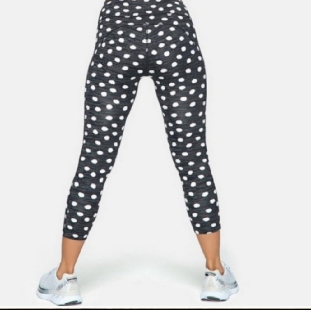 NWOT Outdoor Voices 3/4 Leggings - Picture 4 of 8